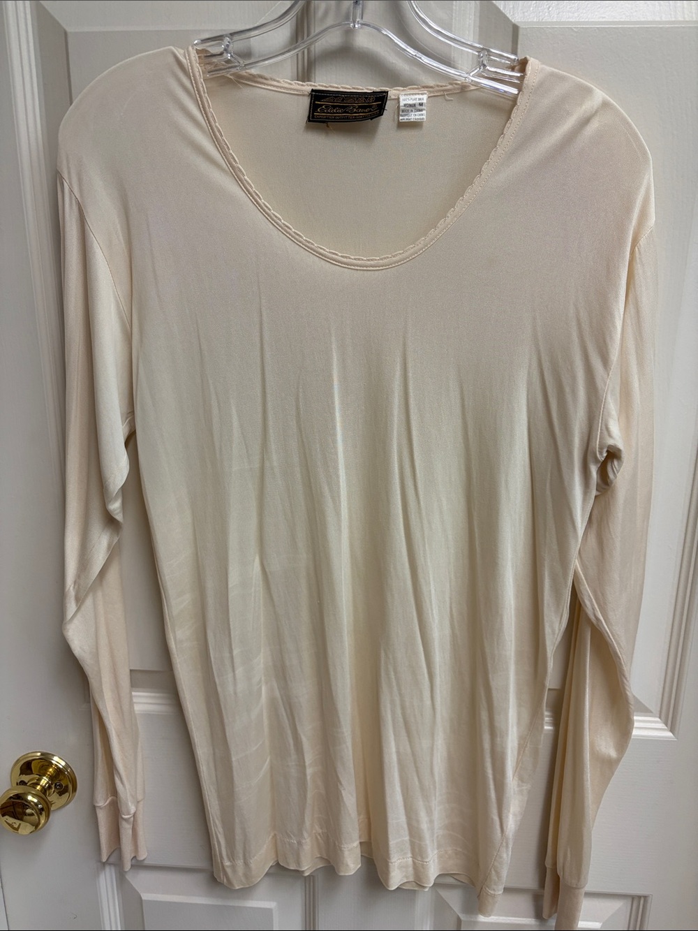 “Eddie Bauer” 100% SILK Cream Long-Sleeve Scoop Neck Tee
